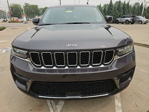 Used 2023 Jeep Grand Cherokee Laredo AWD/4WD image 4