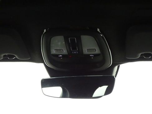 Used 2025 Volvo XC40 B5 Core image 29