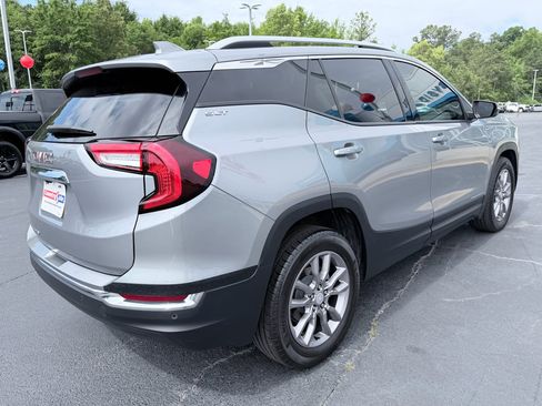 Used 2024 GMC Terrain SLT w/ Tech Package FWD image 6