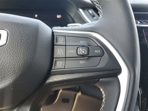 Used 2024 Jeep Grand Cherokee Altitude image 23