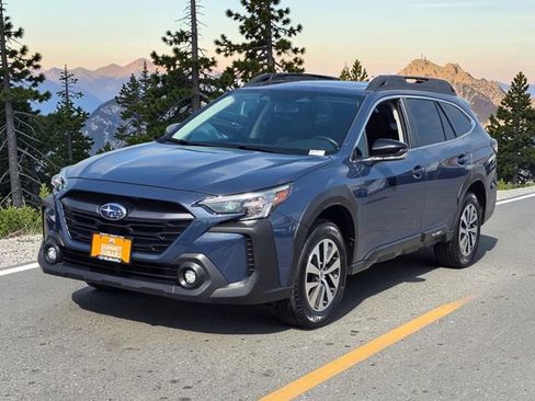 Used 2025 Subaru Crosstrek 2.0i Premium AWD/4WD image 3