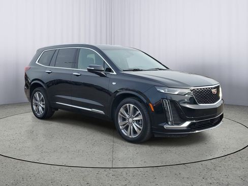 Used 2023 Cadillac XT6 Premium Luxury image 2