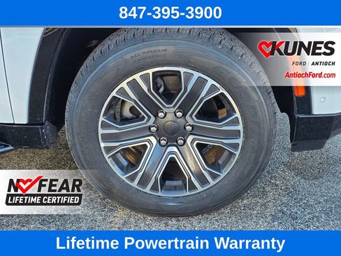 Used 2024 Jeep Wagoneer L Series II w/ Flexible Seating Group AWD/4WD image 9
