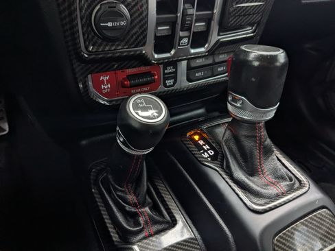 Used 2020 Jeep Gladiator Rubicon AWD/4WD image 19