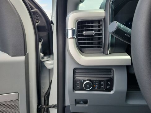 New 2026 Ford F250 XLT w/ XLT Premium Package AWD/4WD image 22