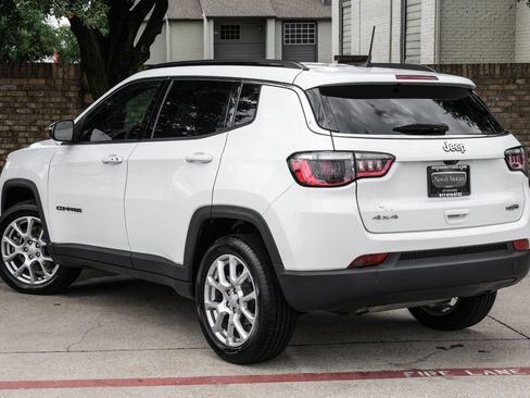 Used 2023 Jeep Compass Latitude AWD/4WD image 19