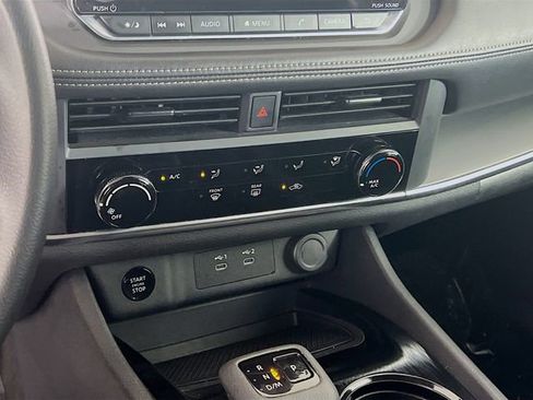 Used 2024 Nissan Rogue S image 15