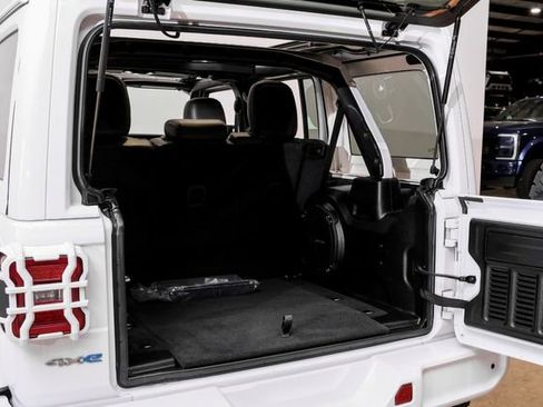 Used 2021 Jeep Wrangler Unlimited Sahara w/ Cold Weather Group AWD/4WD image 41