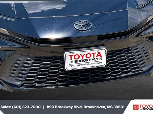 Used 2025 Toyota Camry SE w/ Convenience Package FWD image 21