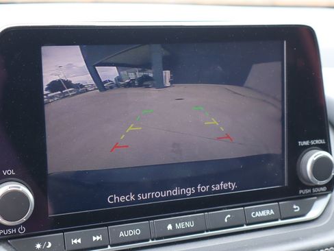 Used 2024 Nissan Rogue S FWD image 7