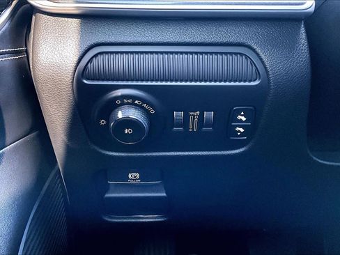 Used 2023 Jeep Wagoneer 2WD image 35