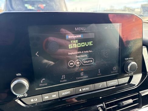 Used 2022 Nissan Pathfinder SV image 19