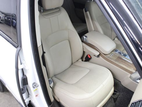 Used 2019 Land Rover Range Rover HSE image 14
