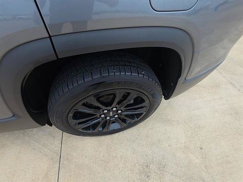 Used 2022 GMC Acadia SLE w/ Driver Convenience Package FWD image 9