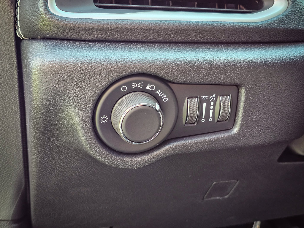 New 2027 Chrysler Pacifica Select FWD image 15
