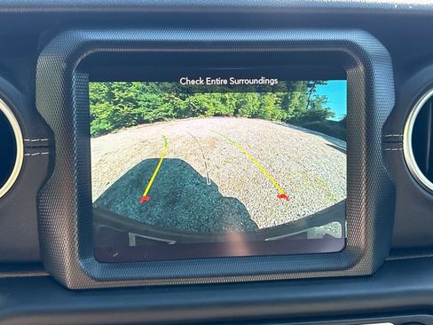 Used 2021 Jeep Wrangler Unlimited Sahara w/ Cold Weather Group AWD/4WD image 30