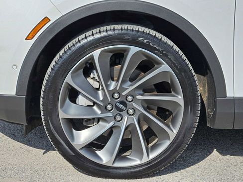 Used 2022 Lincoln Nautilus Reserve w/ Equipment Group 202A image 13