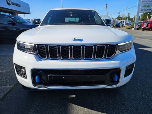 Used 2023 Jeep Grand Cherokee Overland w/ Luxury Tech Group IV AWD/4WD image 8