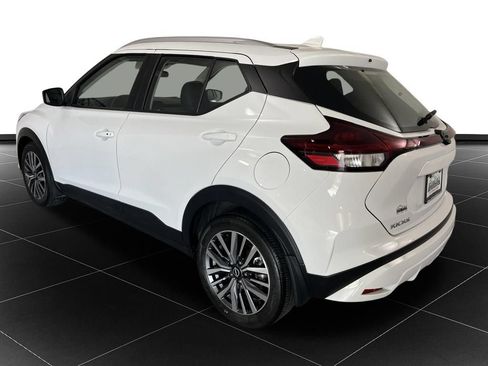 Used 2024 Nissan Kicks SV FWD image 3
