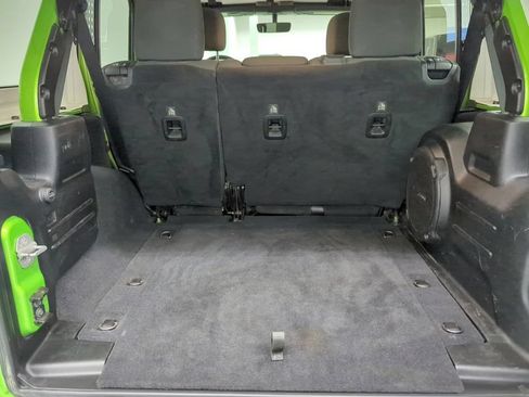 Used 2020 Jeep Wrangler Unlimited Rubicon w/ Dual Top Group AWD/4WD image 29