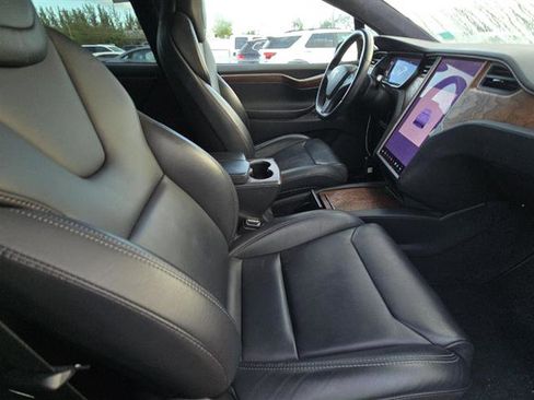 Used 2019 Tesla Model X 75D image 8