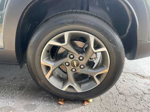 Used 2025 Chevrolet Trax LT w/ LT Convenience Package image 28