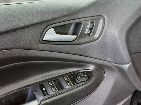 Used 2017 Ford C-MAX Energi SE w/ Cold Weather Package FWD image 15