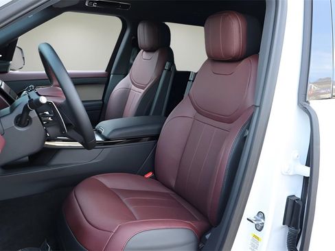 Used 2025 Land Rover Range Rover Sport Dynamic SE image 11