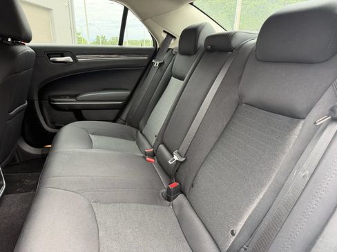 Used 2022 Chrysler 300 Touring AWD/4WD image 10
