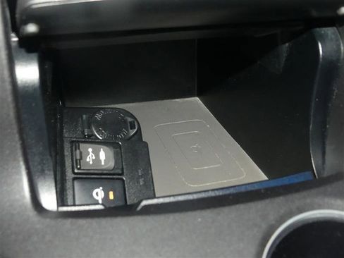 Used 2016 Toyota Camry XLE FWD image 40