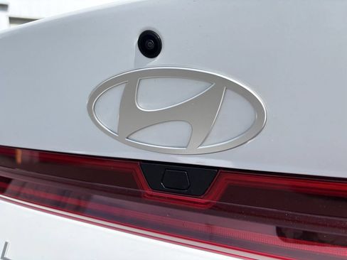 Used 2025 Hyundai Elantra Hybrid FWD image 10