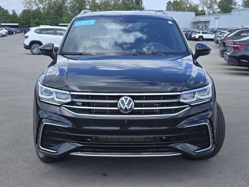 Certified 2024 Volkswagen Tiguan SEL R-Line AWD/4WD image 2