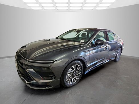 New 2026 Hyundai Sonata Limited FWD image 3