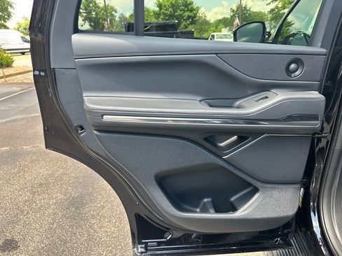 New 2026 Lincoln Navigator Premiere AWD/4WD image 21