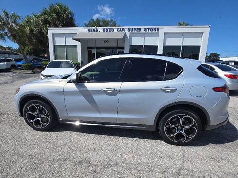 Used 2022 Alfa Romeo Stelvio Ti AWD/4WD image 16