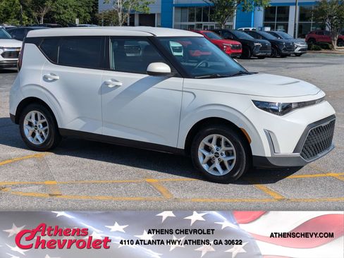 Used 2024 Kia Soul LX w/ Option Group 015 FWD image 1