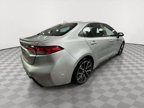 Used 2020 Toyota Corolla SE w/ SE Premium Package FWD image 2