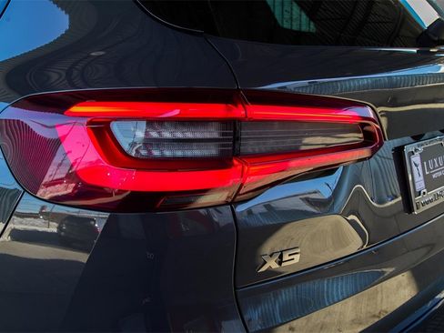 Used 2021 BMW X4 M40i image 11