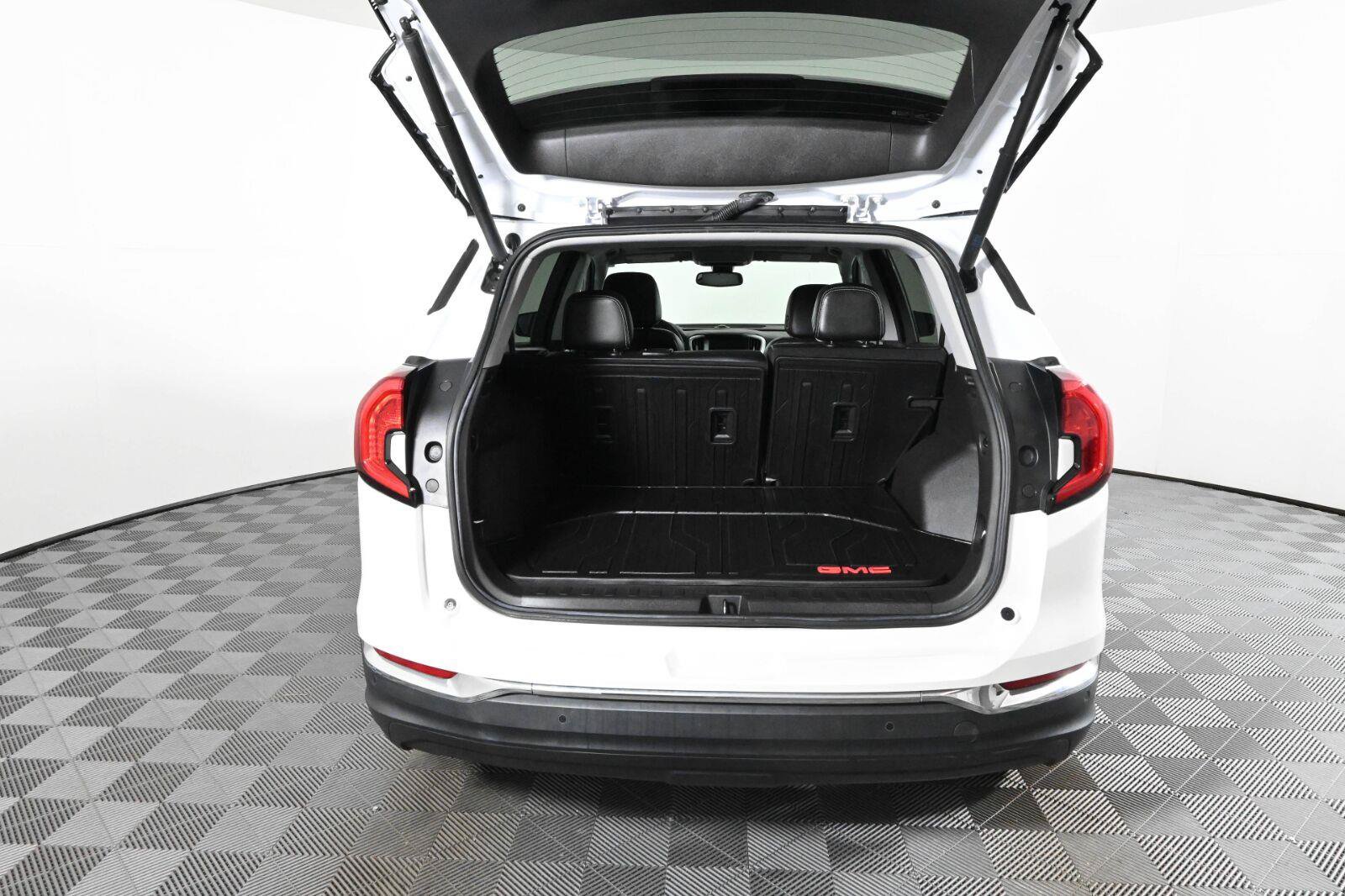 Used 2023 GMC Terrain SLT w/ LPO, Floor Liner Package FWD image 8