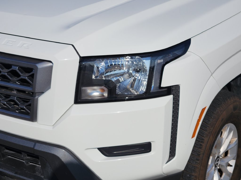 Used 2024 Nissan Frontier SV RWD image 5