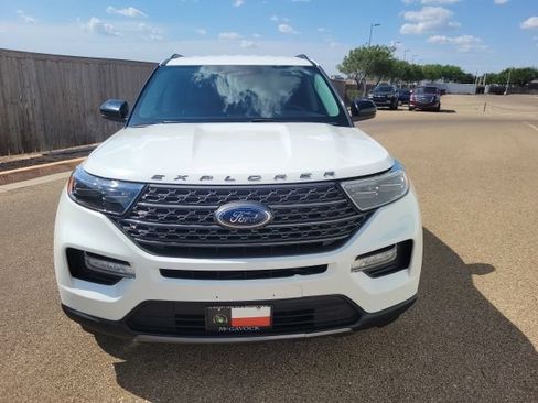 Used 2022 Ford Explorer XLT w/ Equipment Group 202A RWD image 3