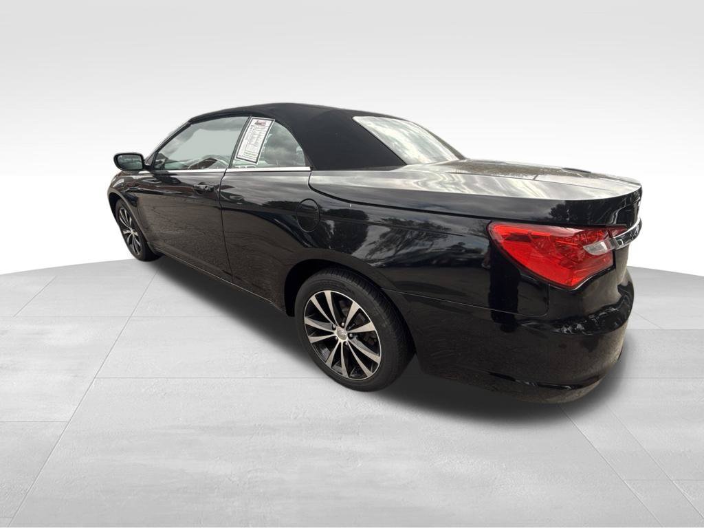 Used 2011 Chrysler 200 S FWD image 3