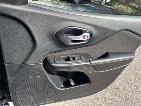 Used 2016 Jeep Cherokee Latitude w/ Safety/Convenience Group image 15