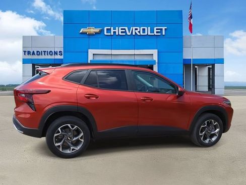Used 2024 Chevrolet Trax LT w/ Driver Confidence Package FWD image 10