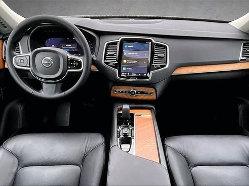 Used 2024 Volvo XC90 B6 Plus image 7