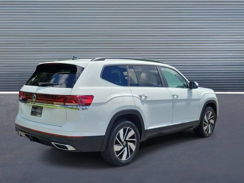 Used 2025 Volkswagen Atlas SE FWD image 3