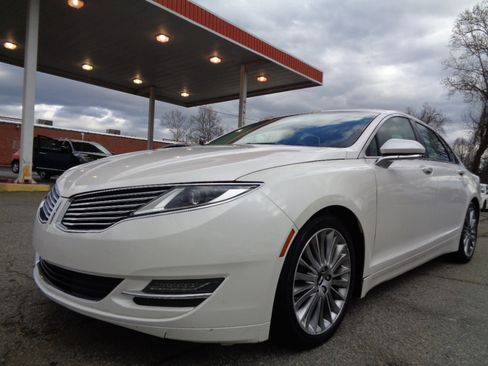 Used 2013 Lincoln MKZ image 1
