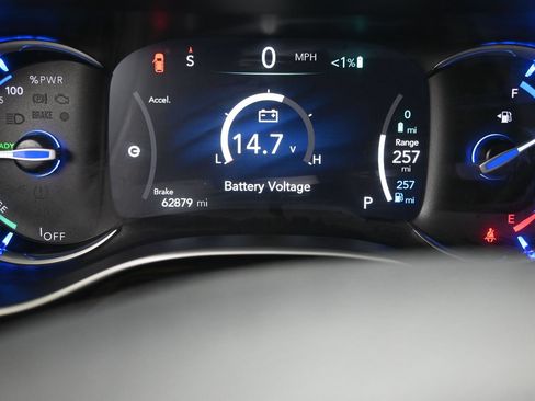Used 2023 Chrysler Pacifica Limited FWD image 19