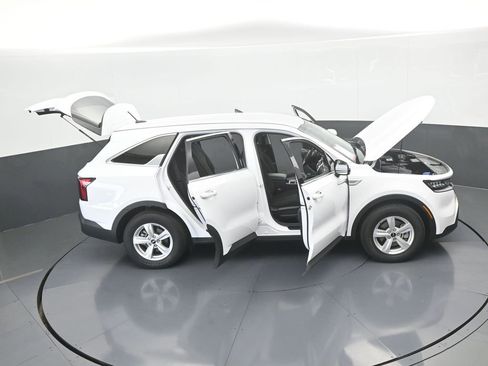 Used 2023 Kia Sorento LX image 65