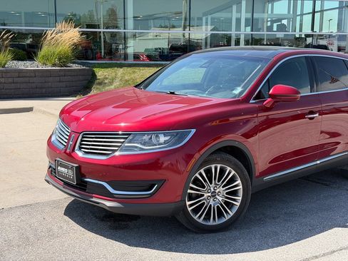 Used 2017 Lincoln MKX Reserve AWD/4WD image 2